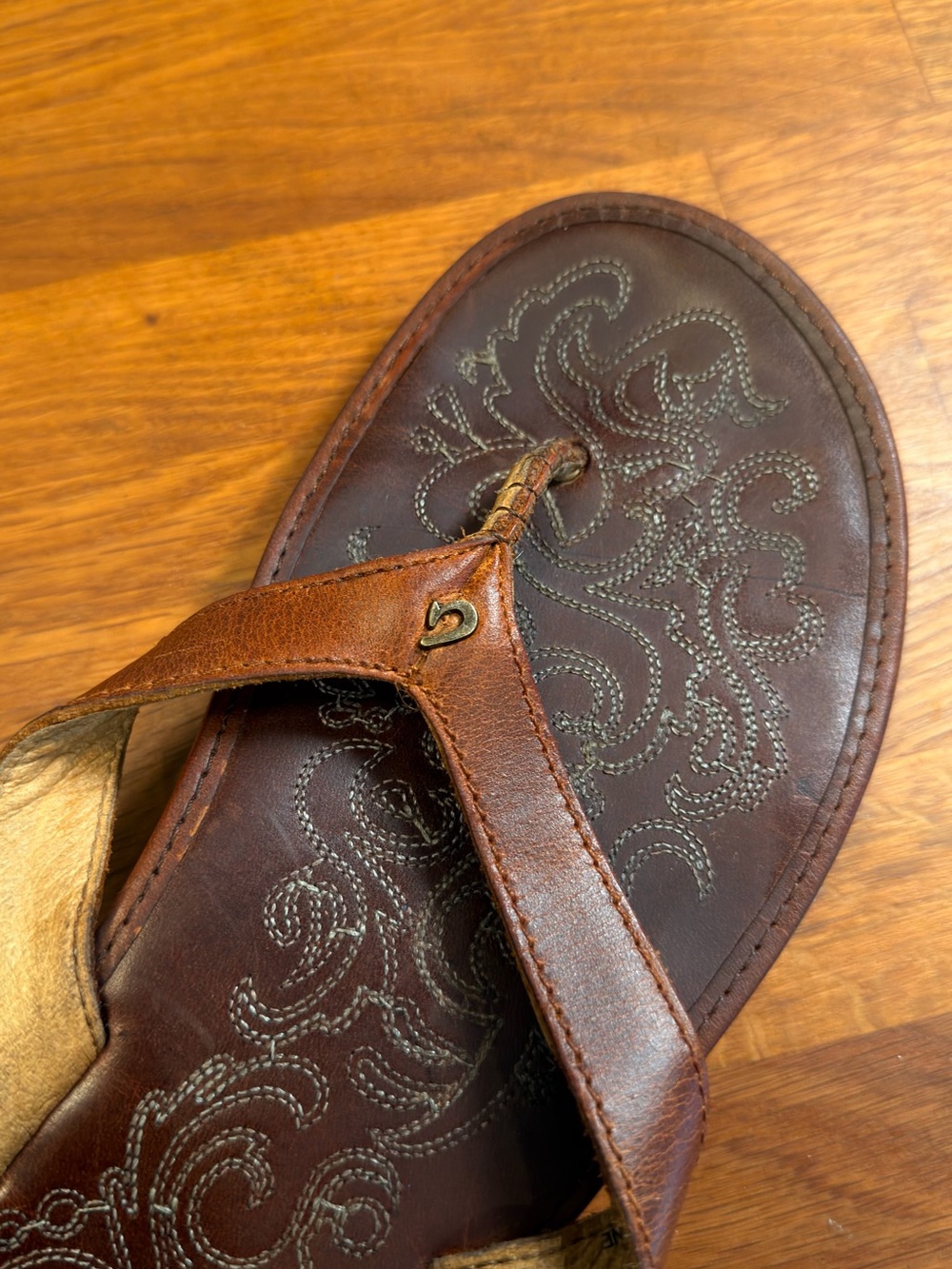 Paniolo by OLUKAI Woman’s Premium Brown Leather Sandals with Embossed Footbed - Picture 11 of 11